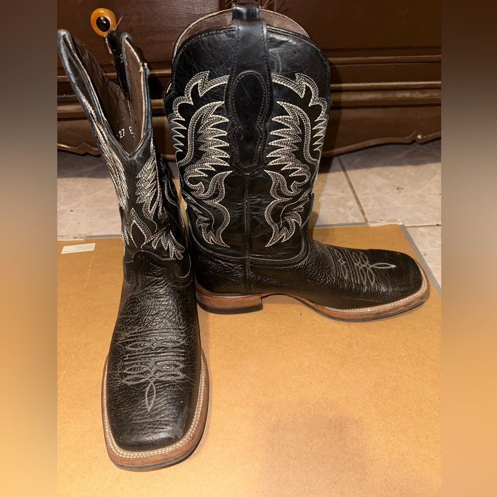 Rarely worn but our dog bit one of the boots 😩.